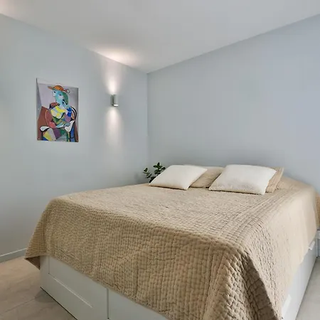 Frida By Tropez Apartmán